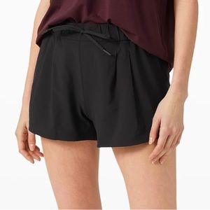 Lululemon Stroll at Sunset Short - Black - Size 8